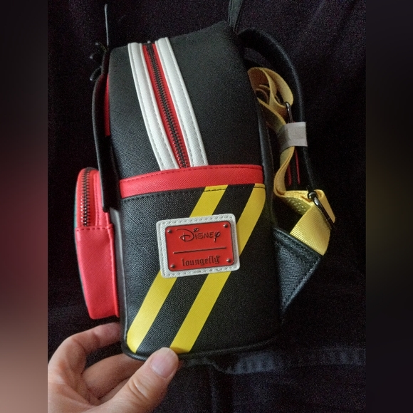 Queen of Hearts Loungefly mini backpack - Picture 4 of 6